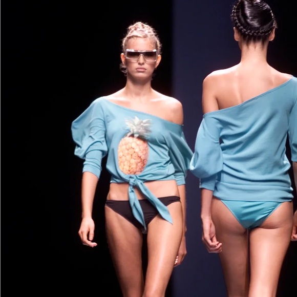 Chloe SS 2001 strawberry top - Picture 4 of 5